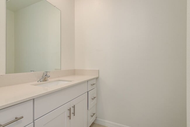 Building Photo - 18234 Pleasantview Blvd