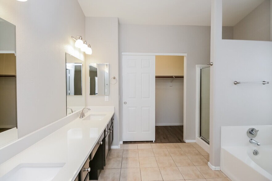 Building Photo - 6351 E Regina St