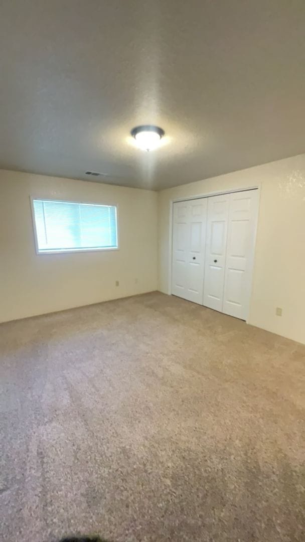 Building Photo - 1400-1402 SW Kokanee Ln