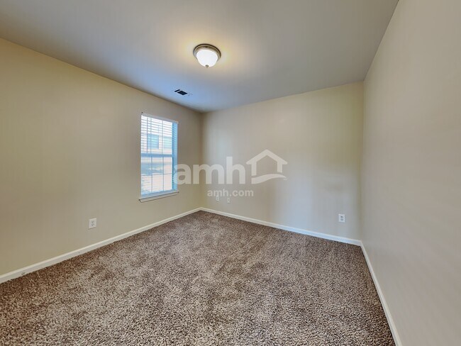 Building Photo - 614 Fairgreen Trl