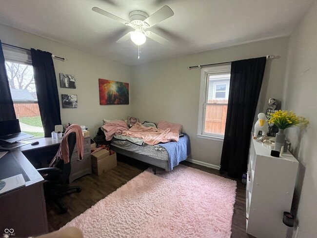 Building Photo - 924 Main St