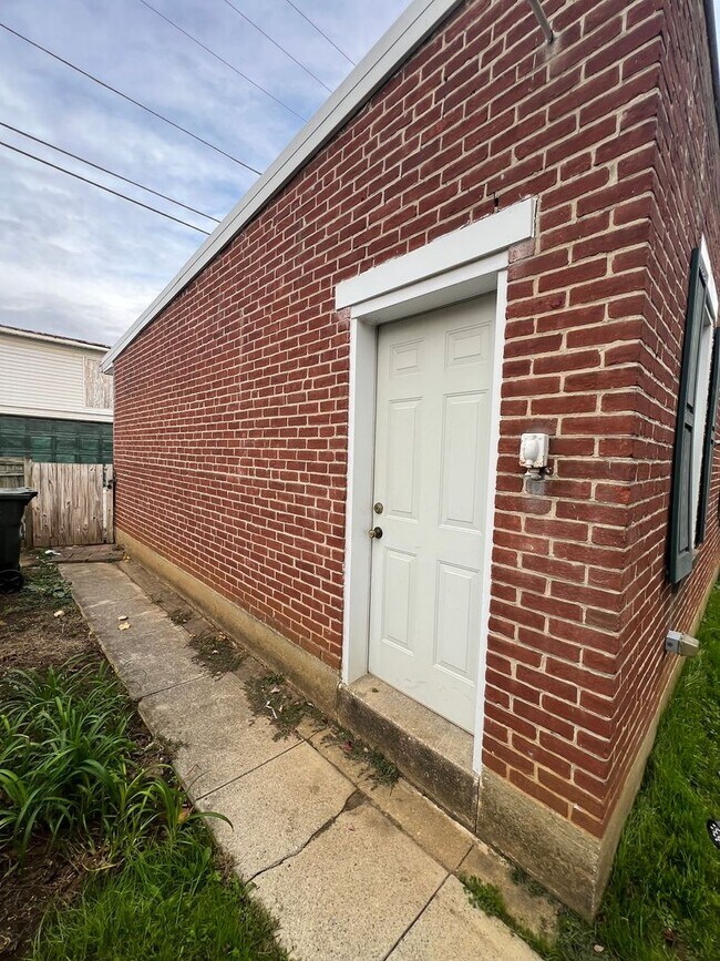 Building Photo - 815 Madison Ave