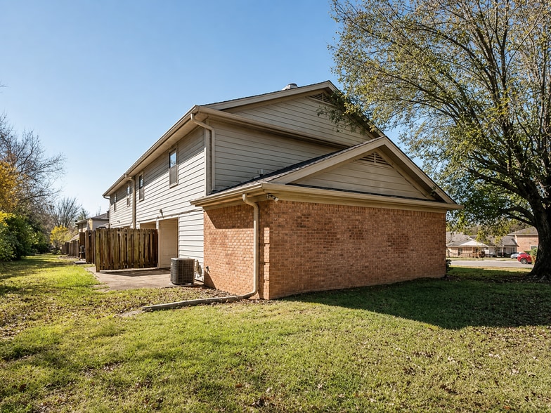 Building Photo - 121 Ellington Pl