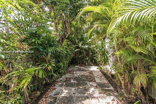 Building Photo - 1717 NE 12th St