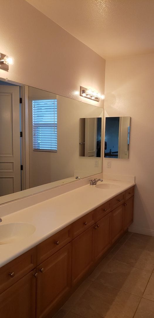 Building Photo - 70 Vía De La Valle