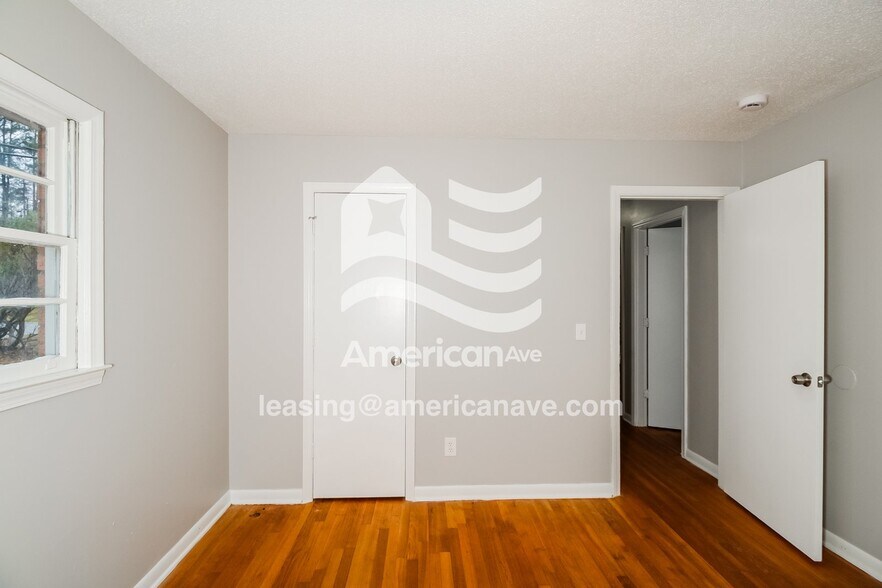 Building Photo - 300 Forestwood Dr