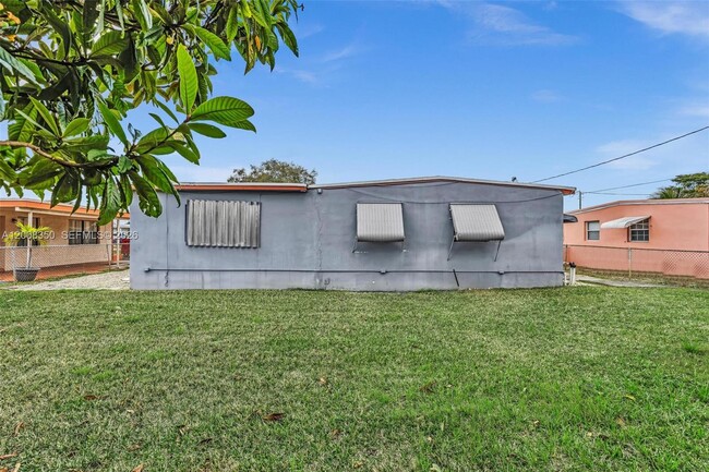Building Photo - 1824 NW 25th Ave