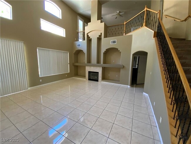 Building Photo - 1001 Eaglewood Dr
