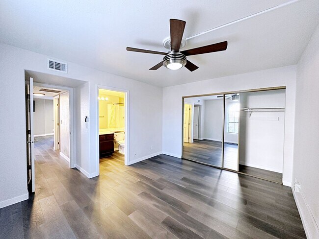 Building Photo - 1 MONTH FREE***REMODELED 2 BEDROOM DOWNSTAIRS CONDO IN GATED COMMUNITY