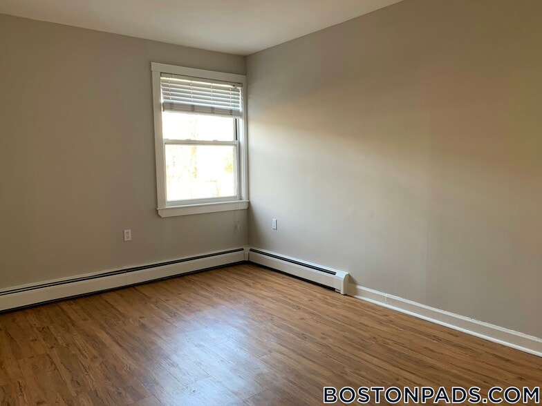 Building Photo - 9 Bronsdon St