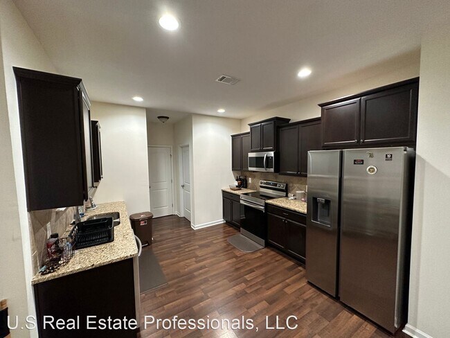 Building Photo - 4 br, 2.5 bath House - 125 WW Winn Ave