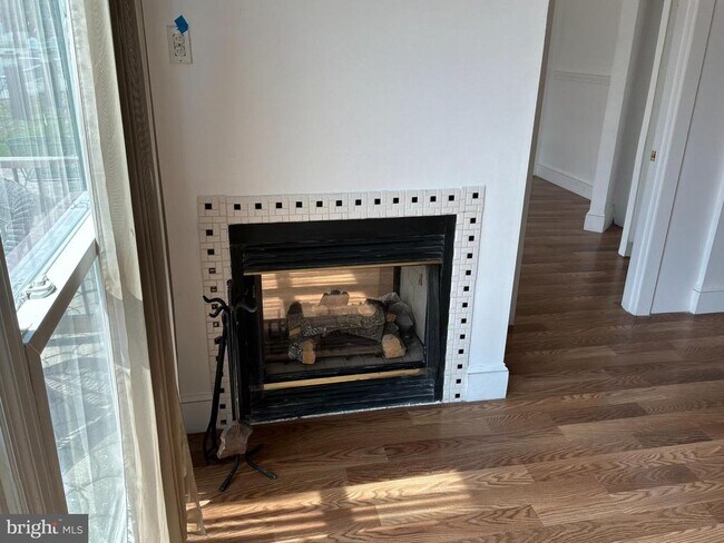 Building Photo - 1359 Main St