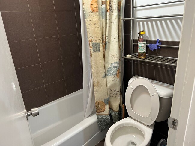 Building Photo - 68 E 200 S