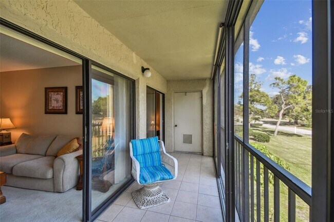 Building Photo - 2700 Cove Cay Dr