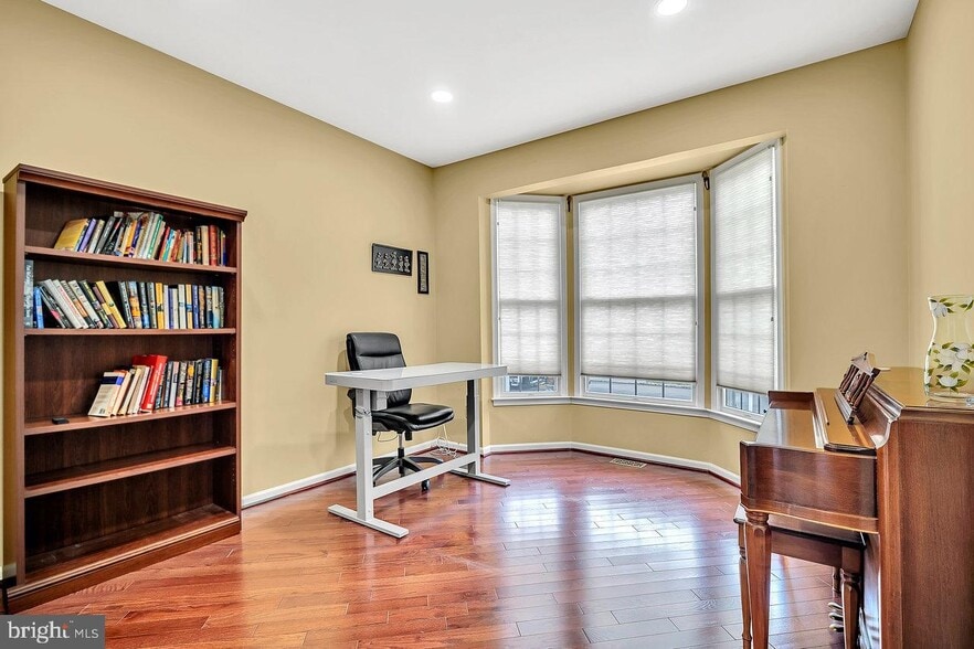 Building Photo - 86 Renfield Dr