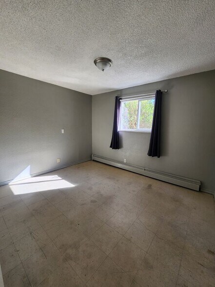 Building Photo - 1363 Mobile St
