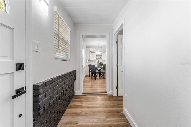 Building Photo - 8703 Driftwood Dr