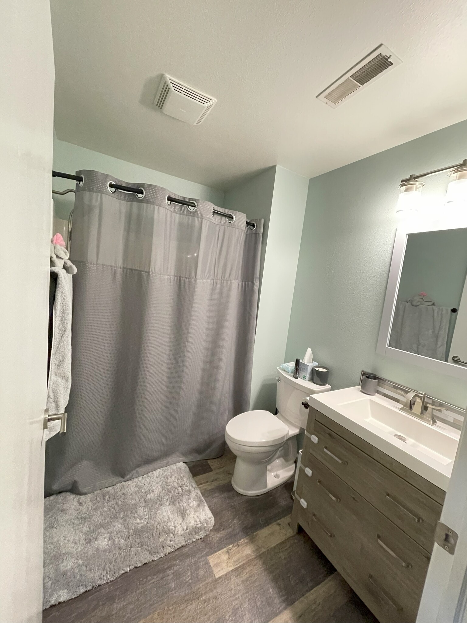 Guest Bath - 2958 Kentville Dr