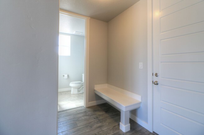 Building Photo - $200 Off First Month Rent! Stunning Lehi Home