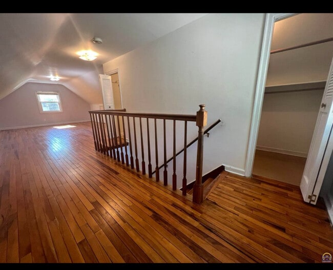 Building Photo - 3219 SW 8th Ave