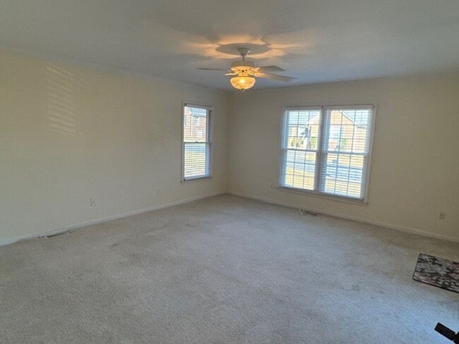 Building Photo - ****** $200 OFF FIRST FULL MONTH OF RENT!! ******