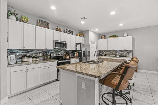 Building Photo - 1277 NW Leonardo Cir