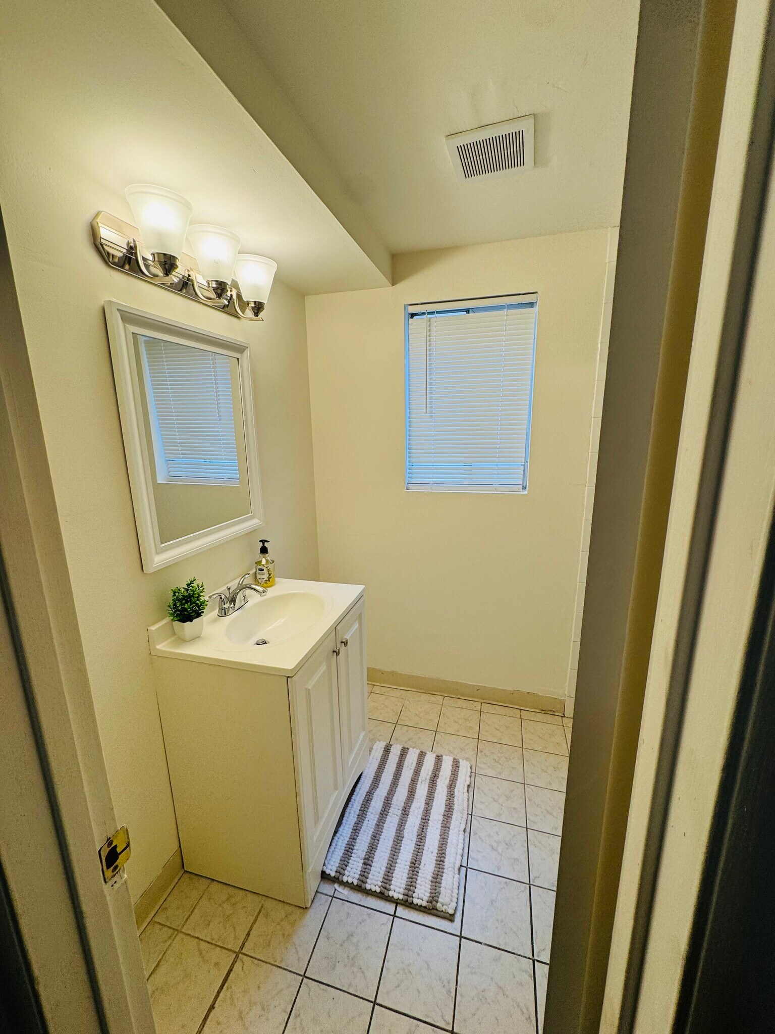 Building Photo - 14903 S Normandie Ave