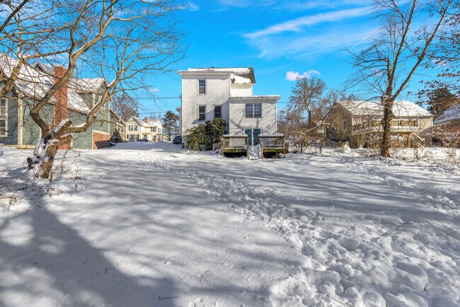 Building Photo - 313 Curtis St