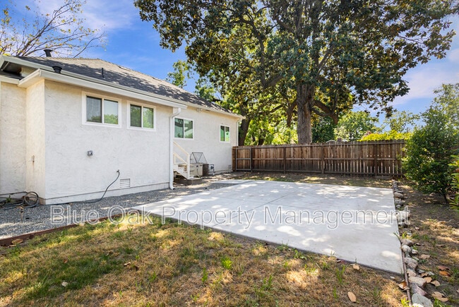 Building Photo - 1702 Laburnum Ave