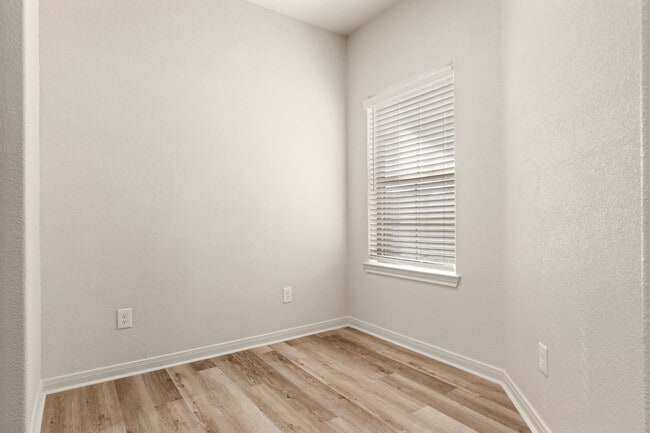 Building Photo - 301 Panther Way