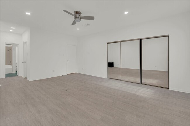 Building Photo - 4001 Tanglewilde St