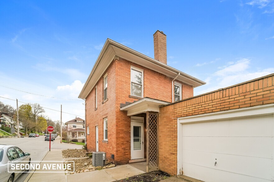 Building Photo - 513 College Ave