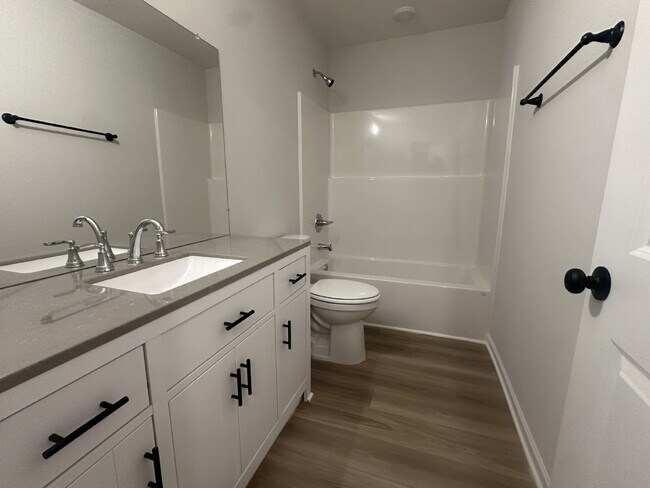 Building Photo - "Charming 4-Bedroom Retreat with 2 Baths on Suncrest Drive – Spacious 1,220 Sq. Ft. Gem in Memphis!"