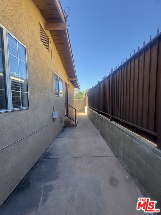 Building Photo - 319 N Coronado St