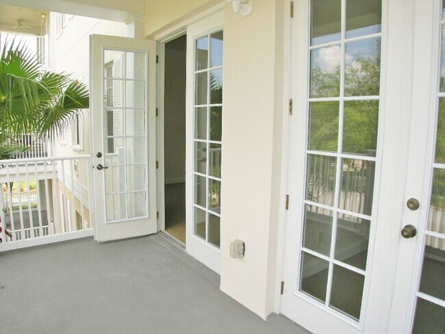 Building Photo - Lovely 3/2 Luxury Condo In Reunion