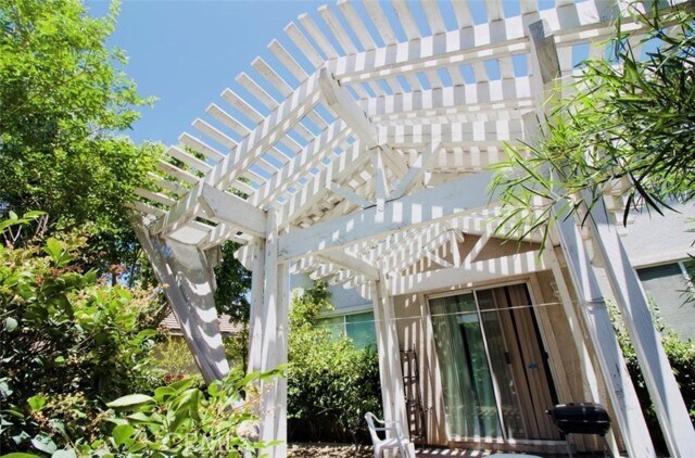 Building Photo - 13215 River Oaks Dr