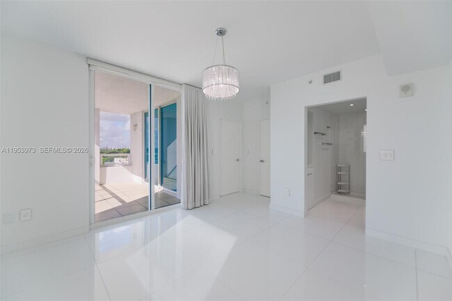 Building Photo - 1401 SW 22nd St