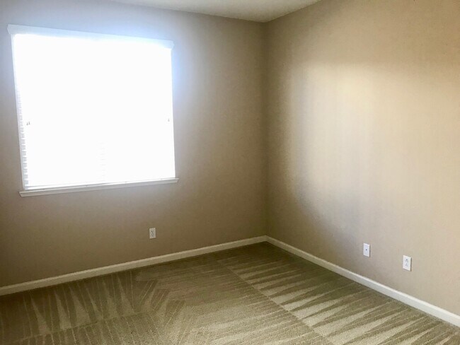 Building Photo - Beautiful Single Story 4 Bedroom in Shadow...