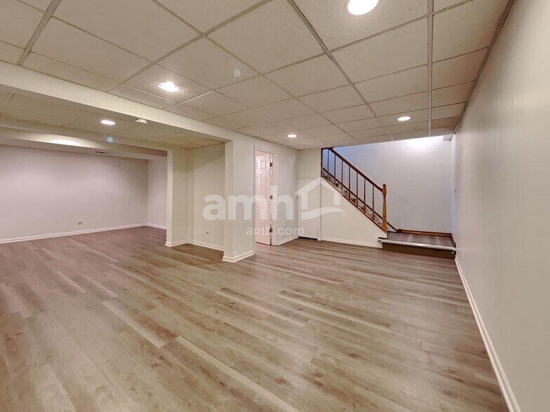 Building Photo - 4710 Peacock Ln