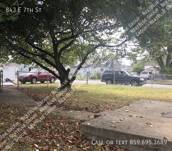 Building Photo - 843 E 7th St