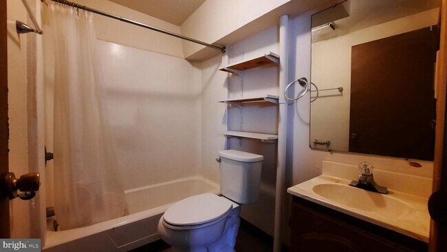 Building Photo - 217 S Main St