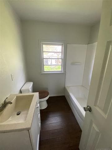 Building Photo - 2026 E 2nd St