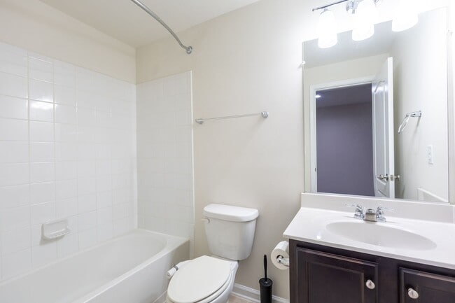 Building Photo - Beautiful 4 BR/3.5 BA Single-Family Home i...