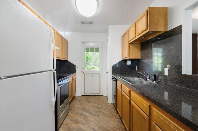 Building Photo - 10595 Royal Terrell Dr