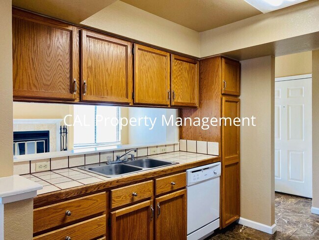 Building Photo - Spacious 1 Bedroom Condo in North Salinas!