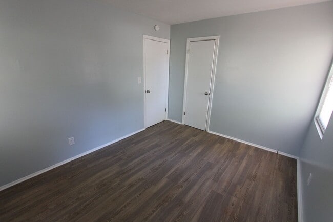 Building Photo - 2071 Fernwood Cir