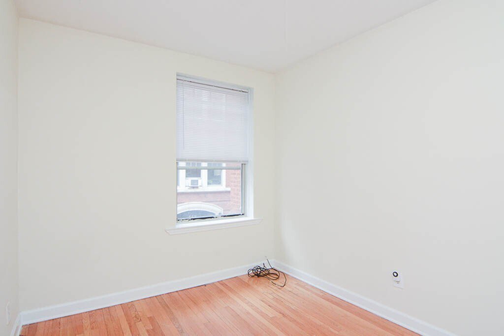 Building Photo - 557 W Aldine Ave