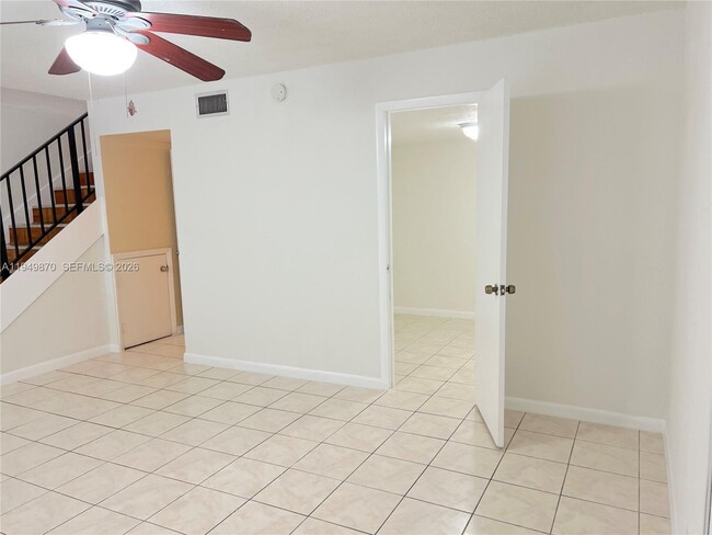 Building Photo - 6518 SW 41st St