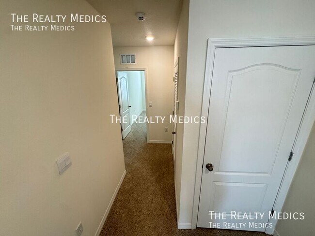 Building Photo - 2331 Gifford Dr