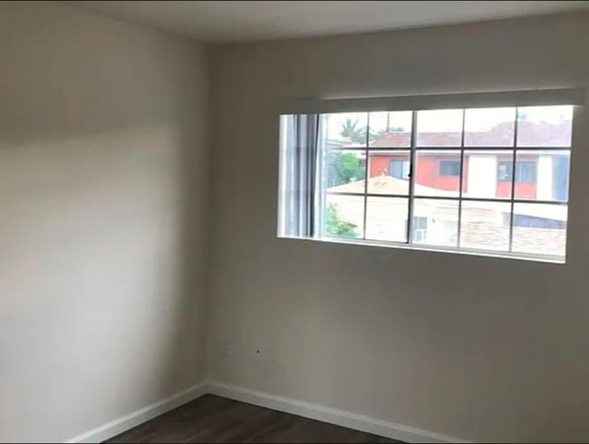 Building Photo - 1122 N Columbus Ave